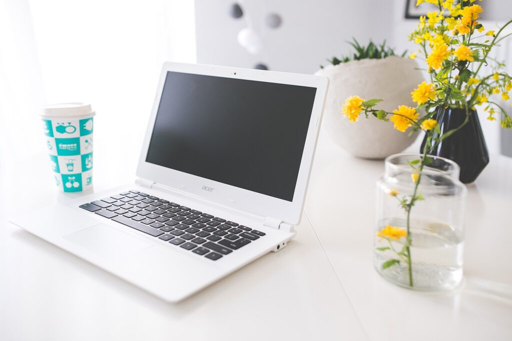 Coffee-desk-laptop-notebook (24244320481)