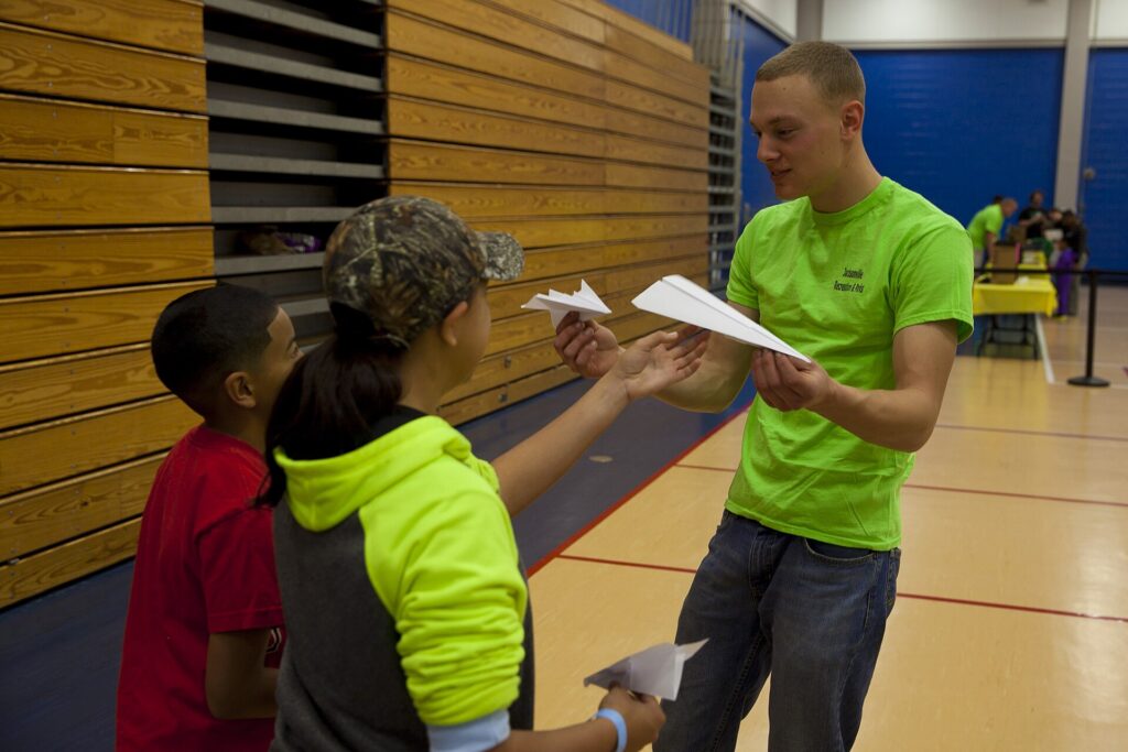 Our community, 2nd MLG Marines make time to give back 140315-M-ZB219-538