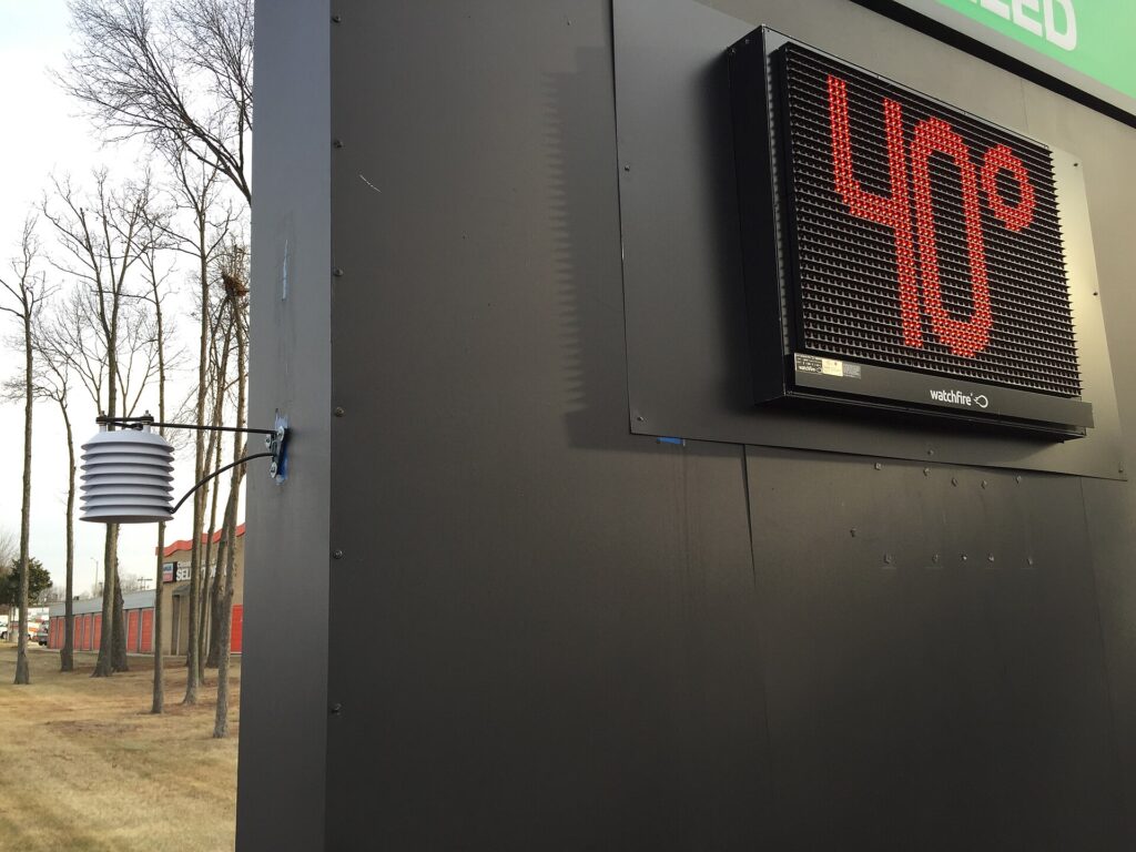 2018-01-16 15 25 12 Outdoor thermometer at a business along U.S. Route 50 (Lee Jackson Memorial Highway) near Stonecroft Boulevard in Chantilly, Fairfax County, Virginia